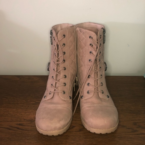 Like new Guess dusty rose combat boots size 8.5 - Picture 3 of 5